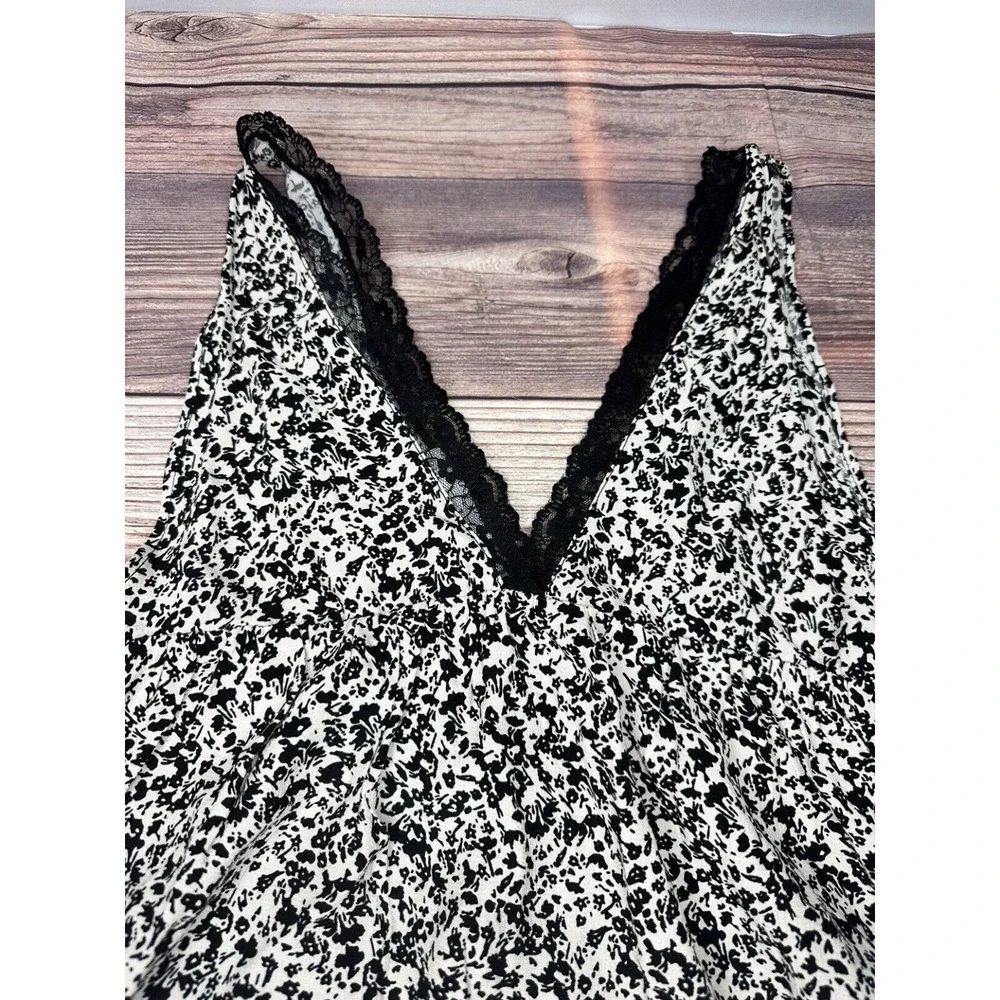 Zara V Neck‎ Sleeveless Dress With Lace Trim Size 7